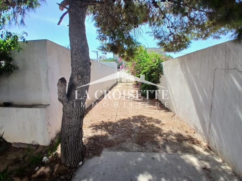 Villa à rénover S+4 à La Soukra 